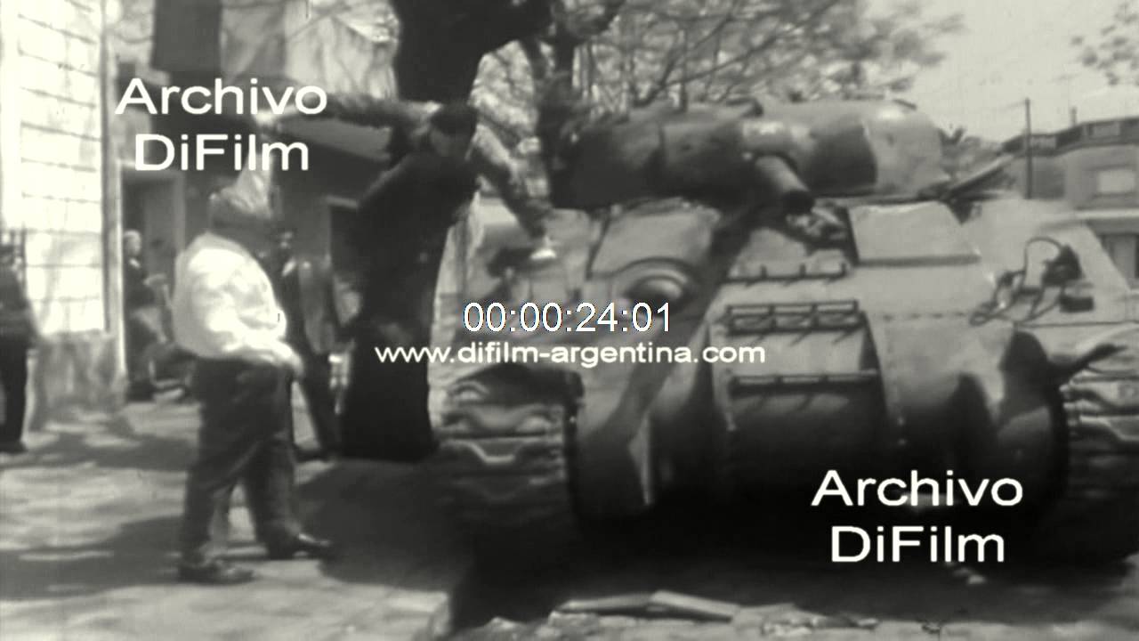 DiFilm - Deposito con vehiculos militares desechados por el ejercito 1967
