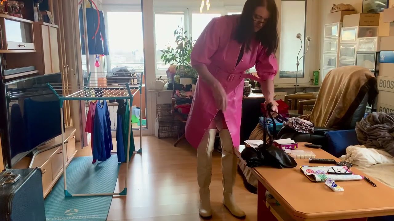 wife Gabriele Kleid in pink leather dress and white bootsIMG 6718
