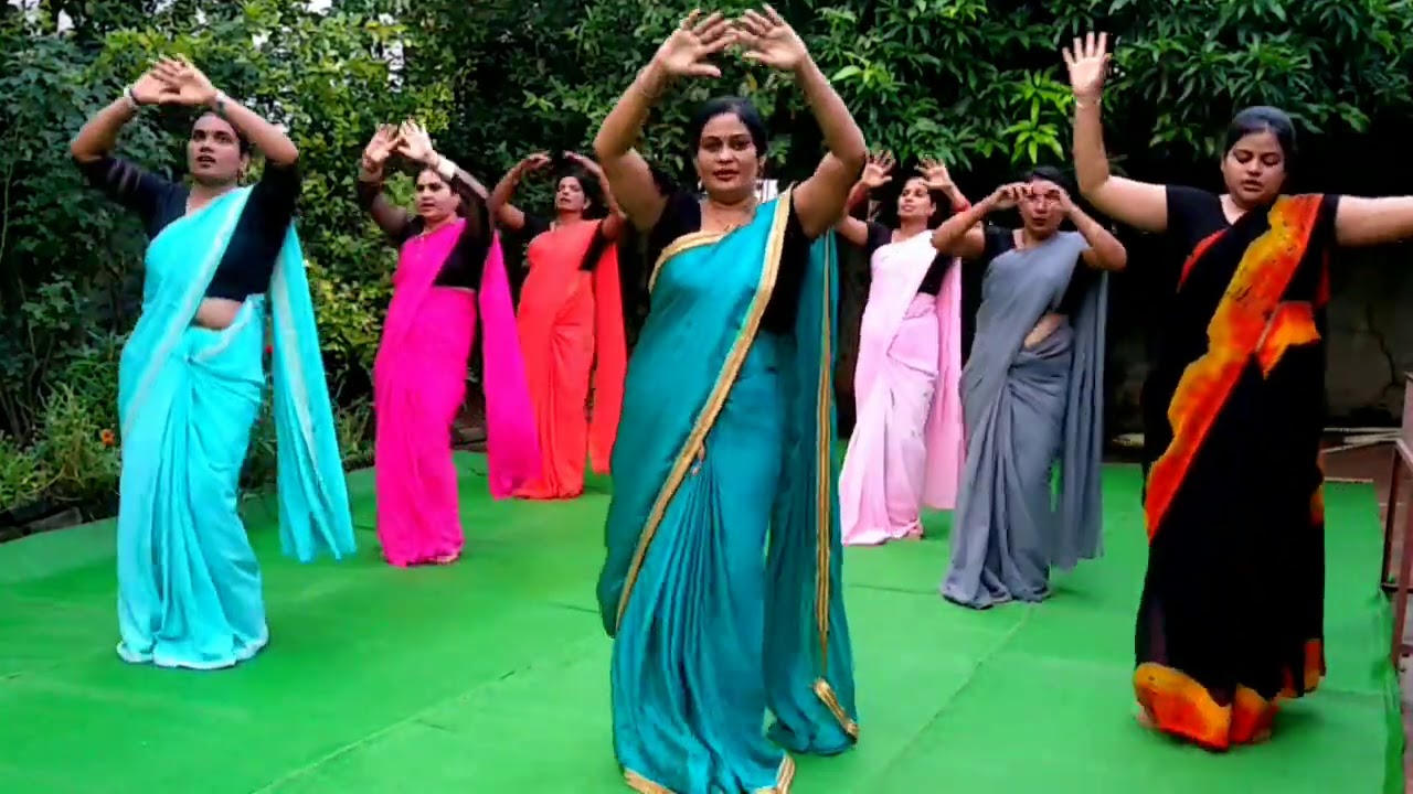 New Workout Dance on Shalalala song in Traditional attire #saree