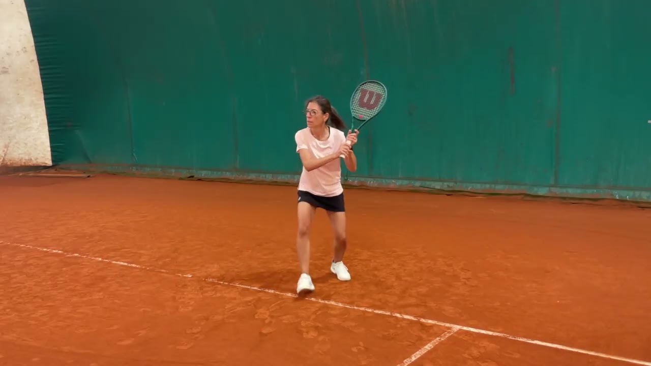 Perch&eacute; il Tuo Rovescio Scappa in Diagonale? La Correzione che Uso in Lezione