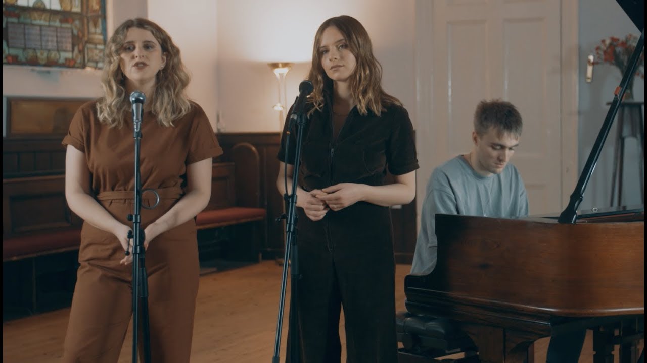Gabrielle Aplin & Hannah Grace - December (live)