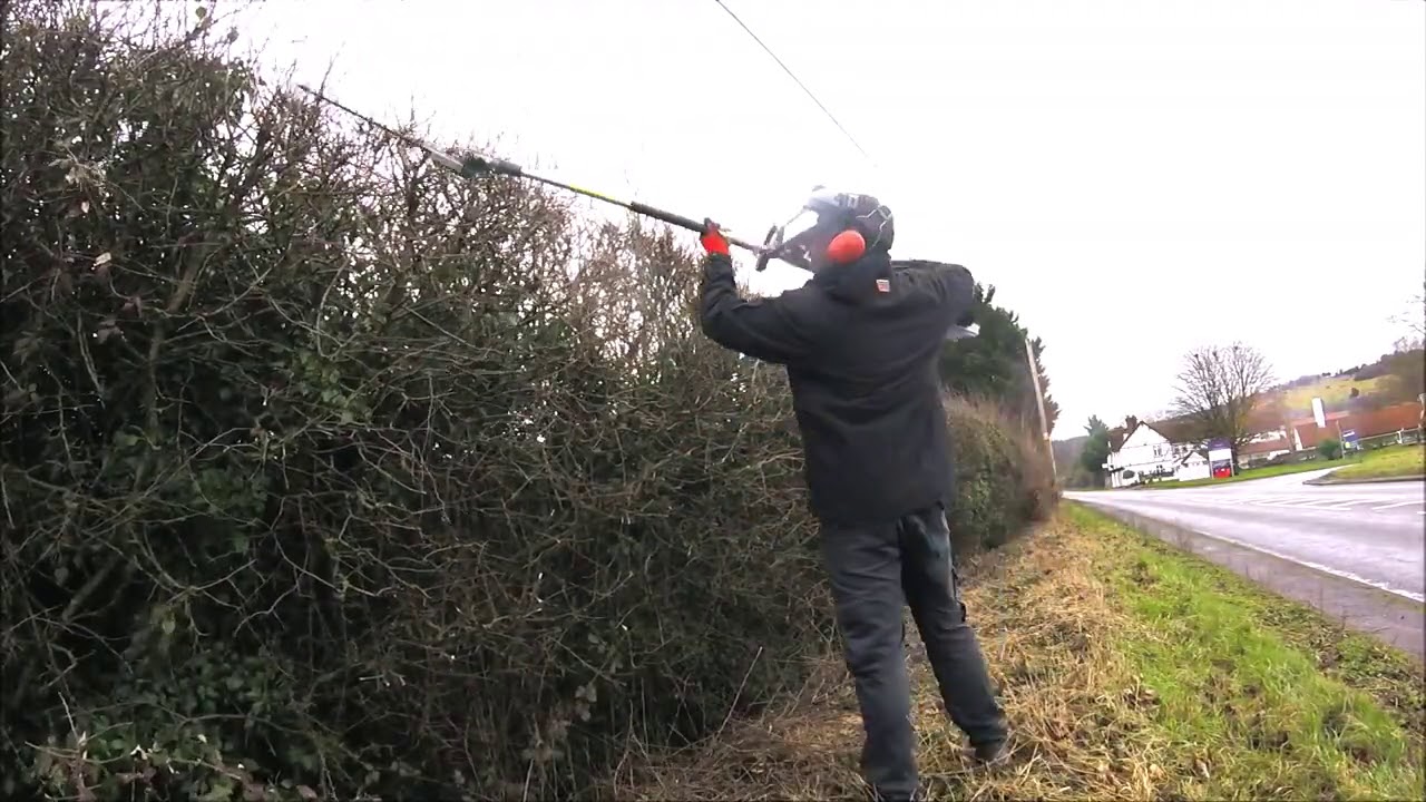 Hedge Trimming with the Stihl km 94.