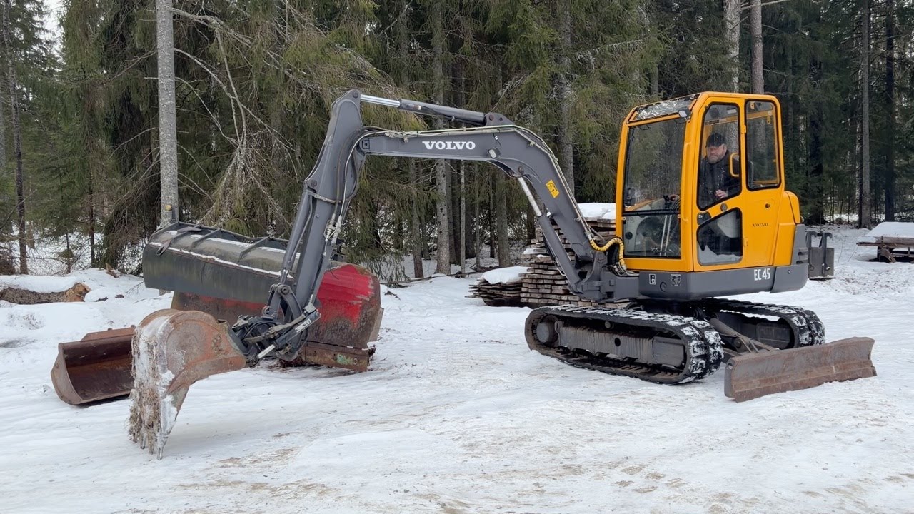Köp Grävmaskin Volvo EC45 med tiltmellandel och 3 st skopor på Klaravik