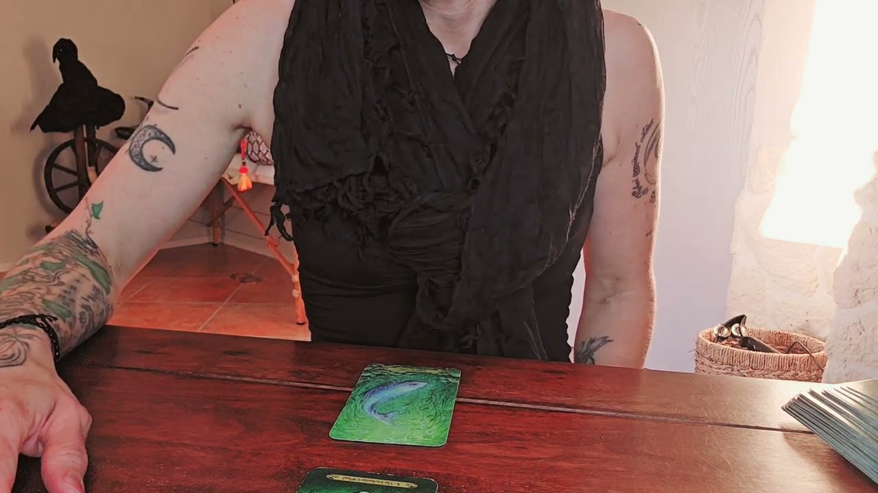#Keltischeskreuz - Baby I miss U ❤️ - Jemand ist sehr nachdenklich! #Liebesorakel #Tarot