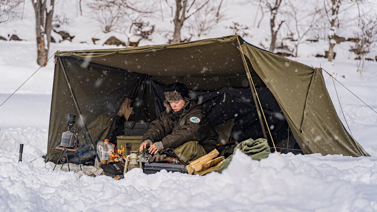 【ソロキャンプ】大雪の軍幕野営！焚き火でメスティン拉麺を楽しむ！【バンドックソロベースEX】