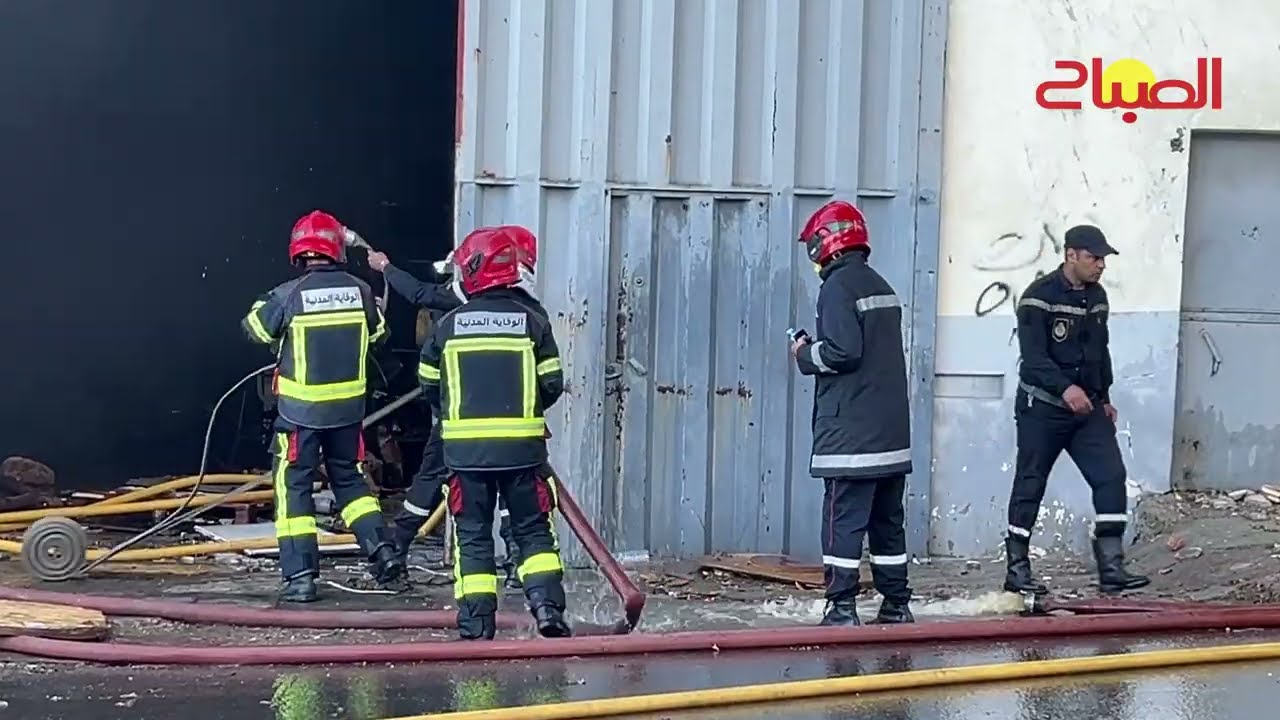 حريق مهول بأحد المستودعات بالحي المحمدي وناجي يروي ما وقع