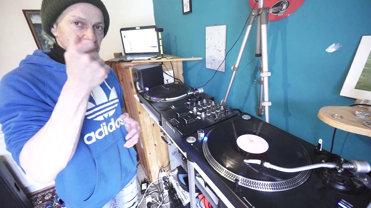 BEGINNER DJ LESSON ON SCRATCHING WITH VINYL RECORDS AND WHAT VINYL SOUNDS CAN YOU USE 2 SCRATCH WITH