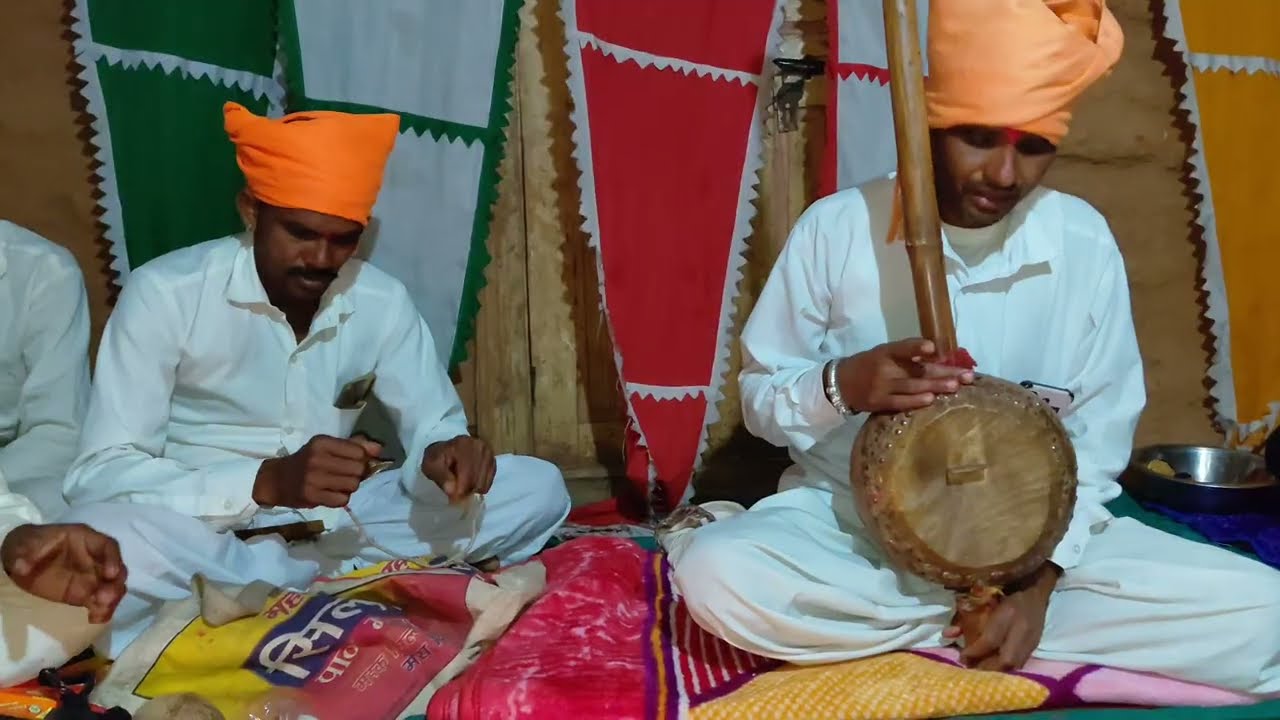 सतुरा महराज सोमा महराज पाट सेवा भजन करते हुए गोविन लशमन डाबी के घर खीरखाईया जोरावपुरा पीठ 