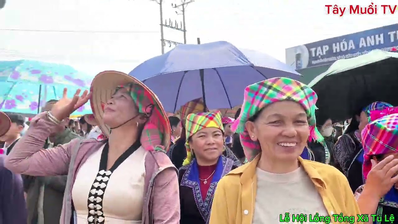 Vui Lễ Hội Lồng Tồng Xã Tú Lệ