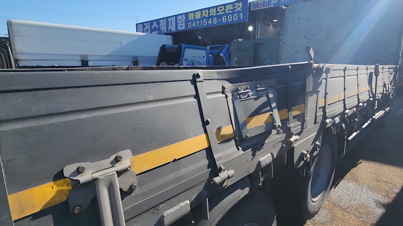 집게차의 실수로 찌그러진 문짝...대우 프리마 7m5 적재함 문짝 교환