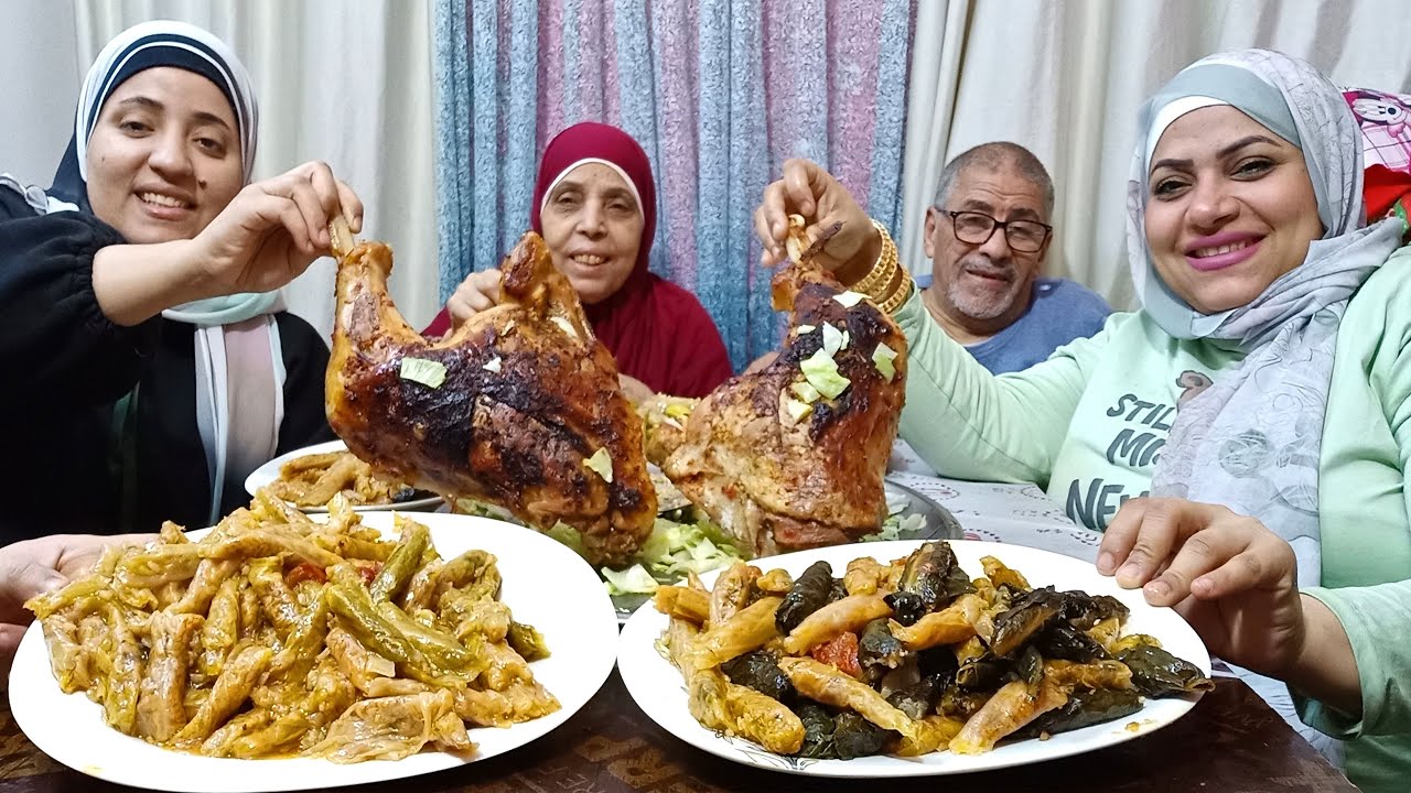 تحدي أكل المحشي المشكل أو الملفوف مع أفخاذ الديك الرومي إللي اتكلمنا فيه كان صدمة 😰