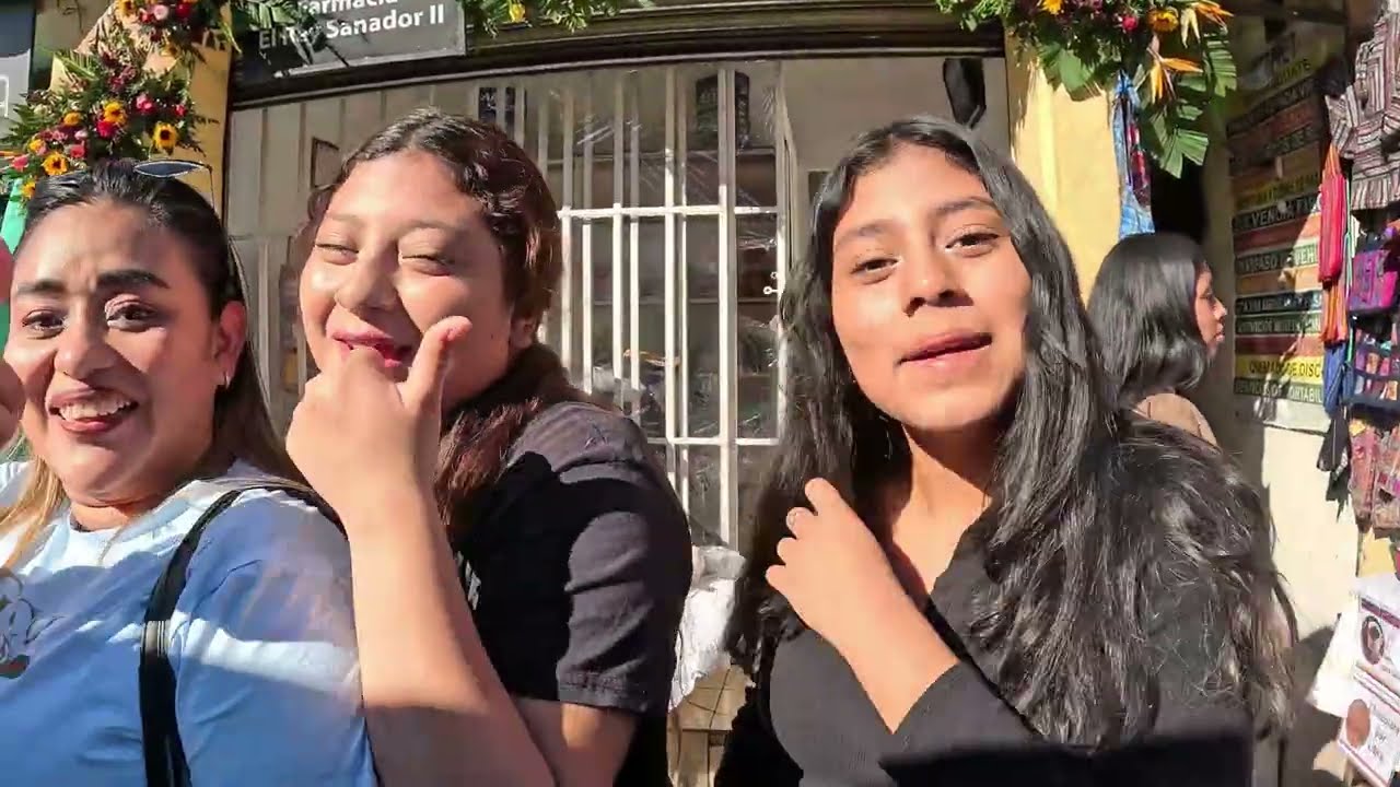 EL FAMOSO PASEO DE LAS FLORES DE MIXCO A REVENTAR HOY