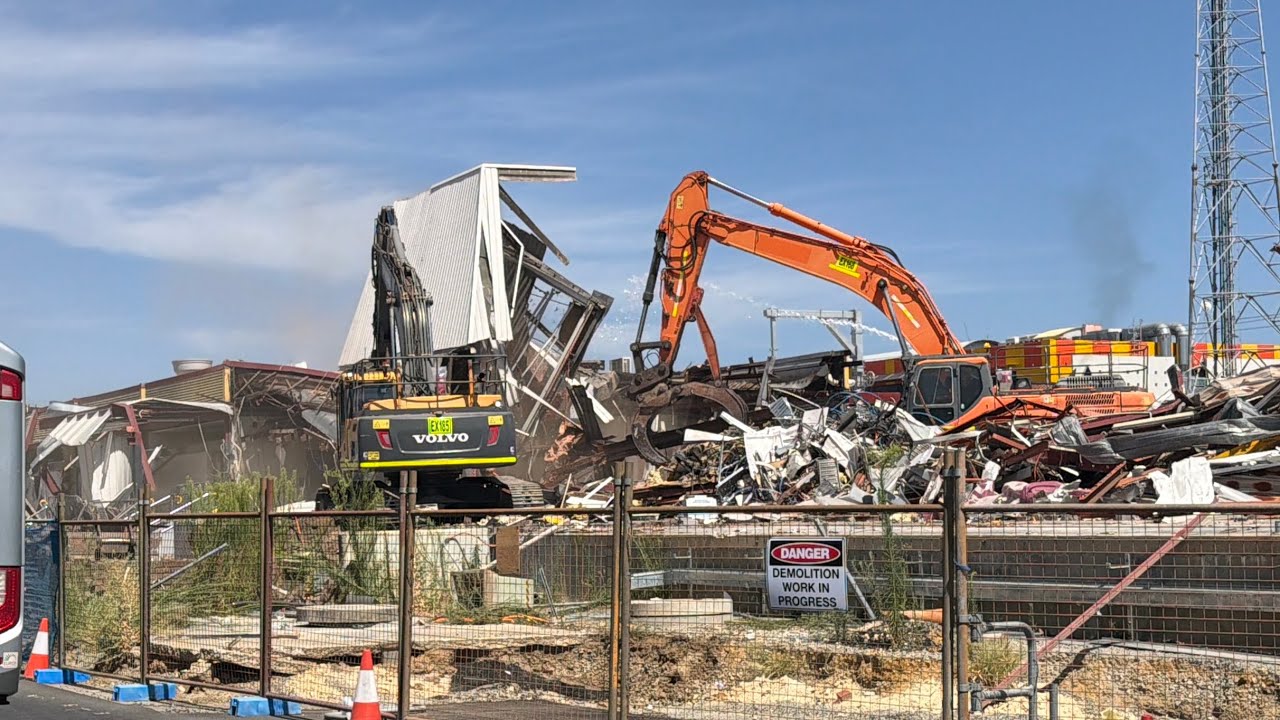 Demolishment of the old Midland station for 4 minutes and 39 seconds