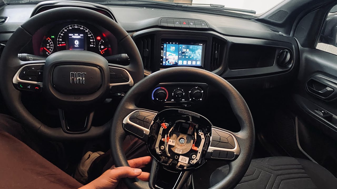Fiat Strada Freedom com volante multifuncional instalado no sistema original @mssoundosasco 