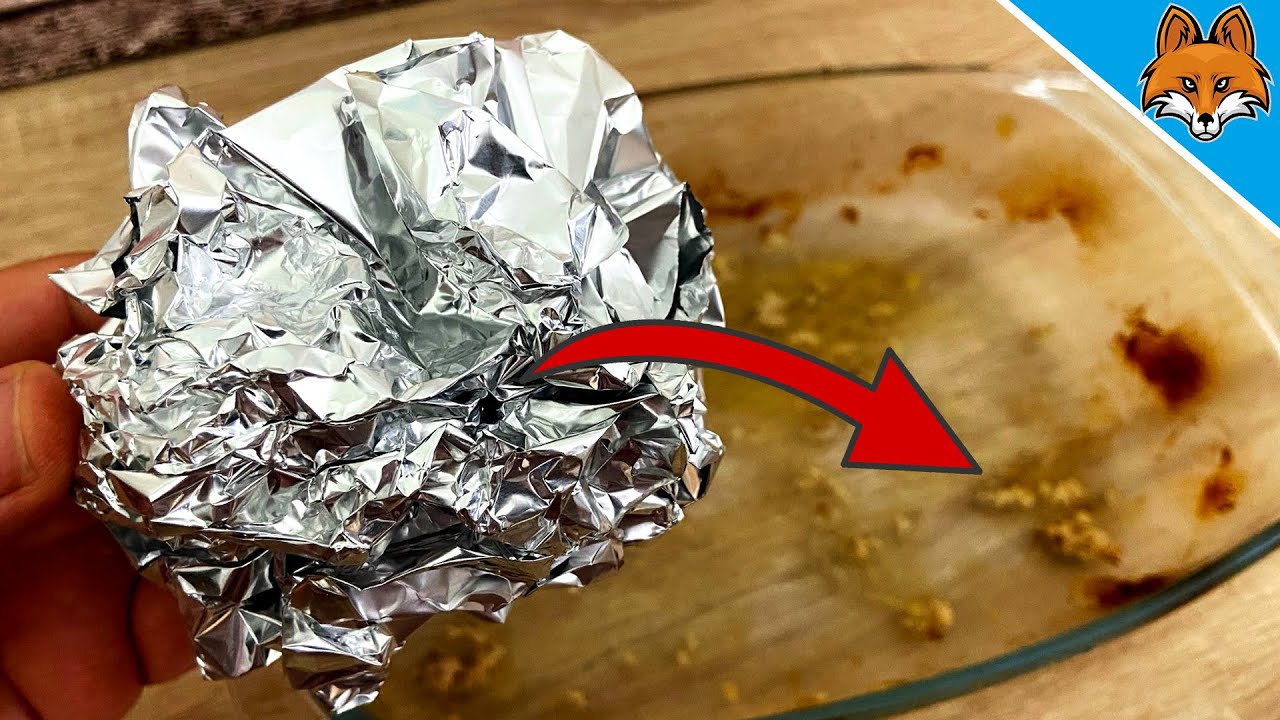 Reibe mit einem St&uuml;ck Alufolie durch die Auflaufform und STAUNE WAS PASSIERT 💥