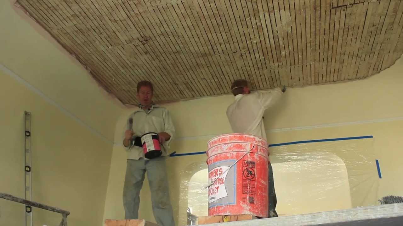 Оштукатуренный потолок не удается снять до падения, добавить новую штукатурку