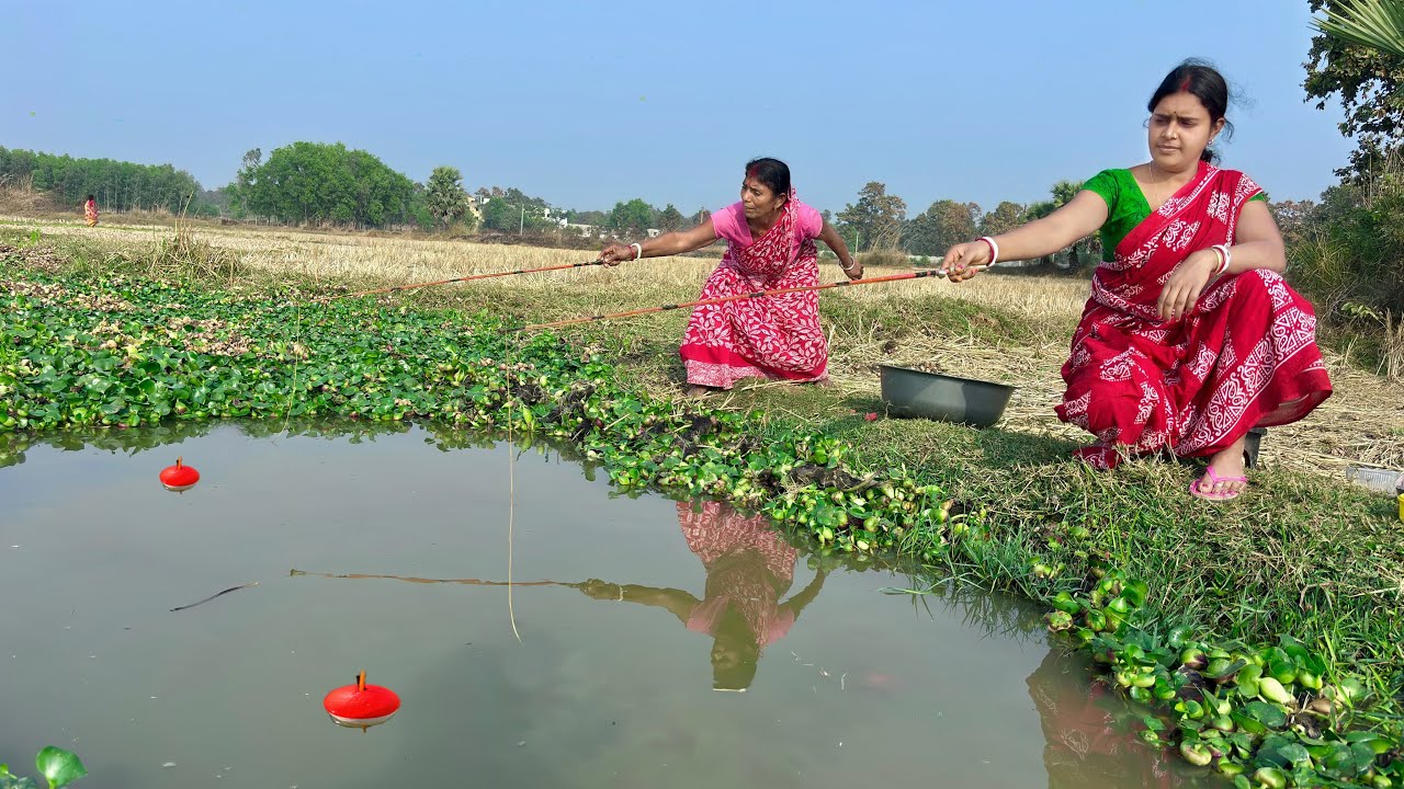 Unique Hook Fishing 🎣🎣|| Two Beautiful lady enjoy fishing in the canal with hook | Best hook fishing