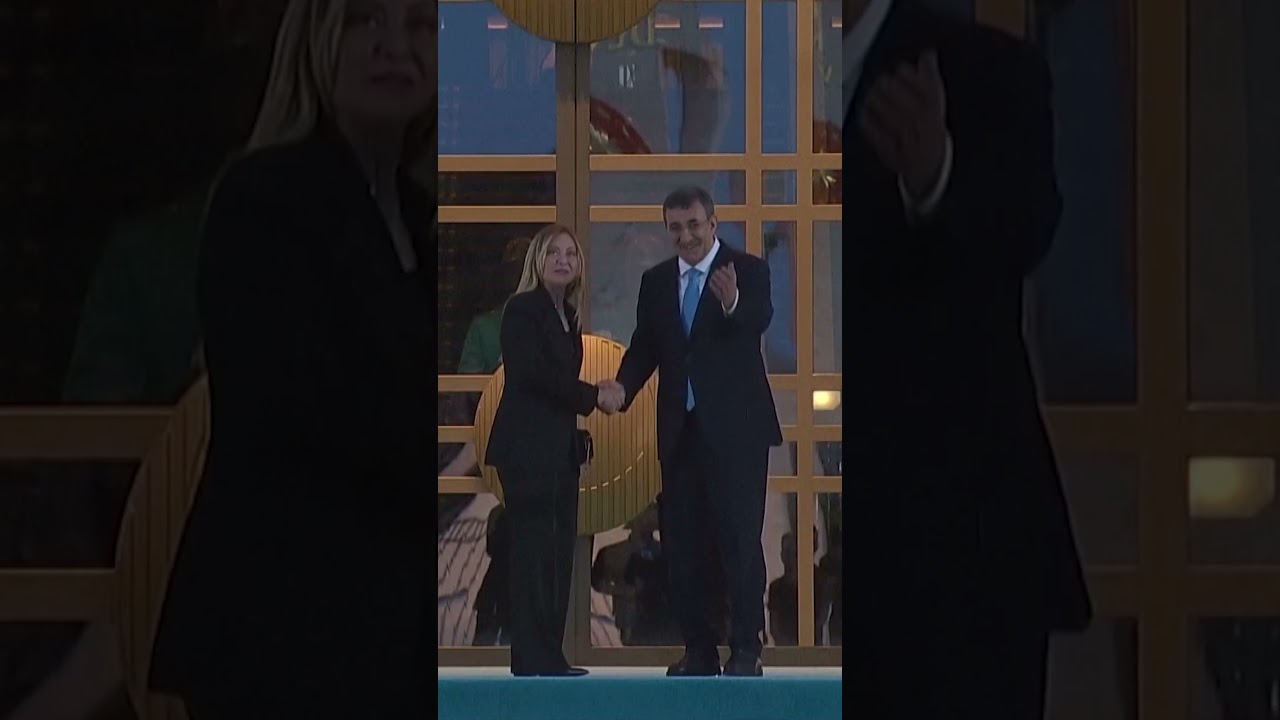 Italian PM Meloni&rsquo;s Awkward NATO Dinner Snub Amid Trump Feud #shorts