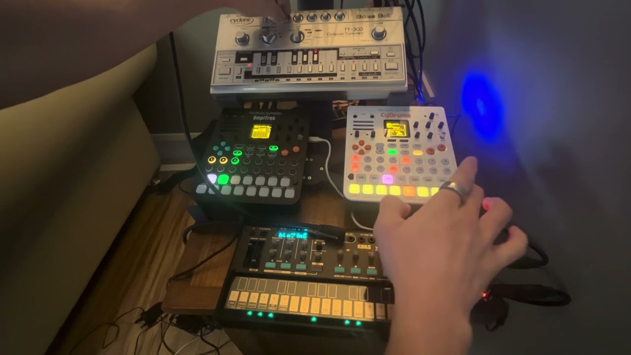 Wuthering Heights- #SONICWARE_challenge (Cydrums, SmplTrek, TT303, Volca FM2) Entry No. 4