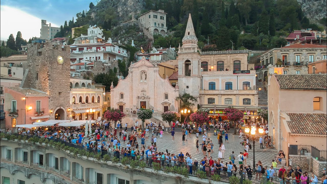 Taormina by night, Sicily | 360 VR Experiences & Adventures