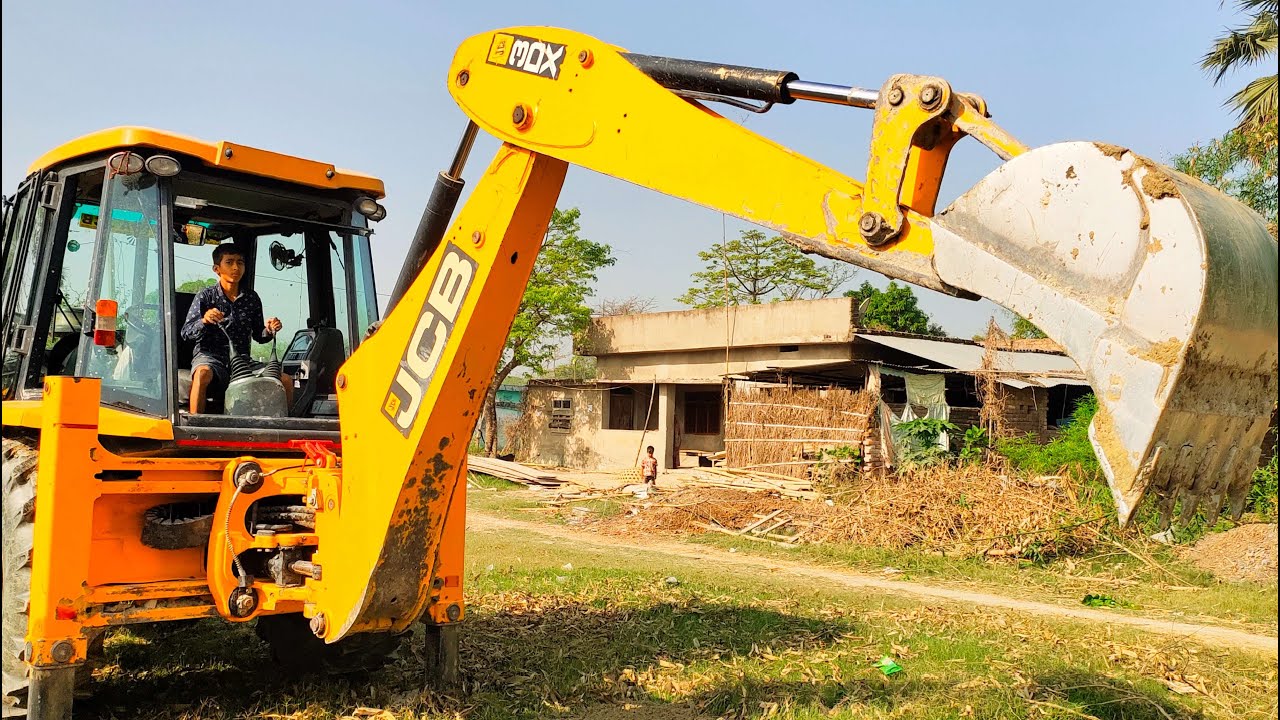 JCB machine drive by little boy | JCB 3DX machine operated by a little boy | JCB VS Tractor