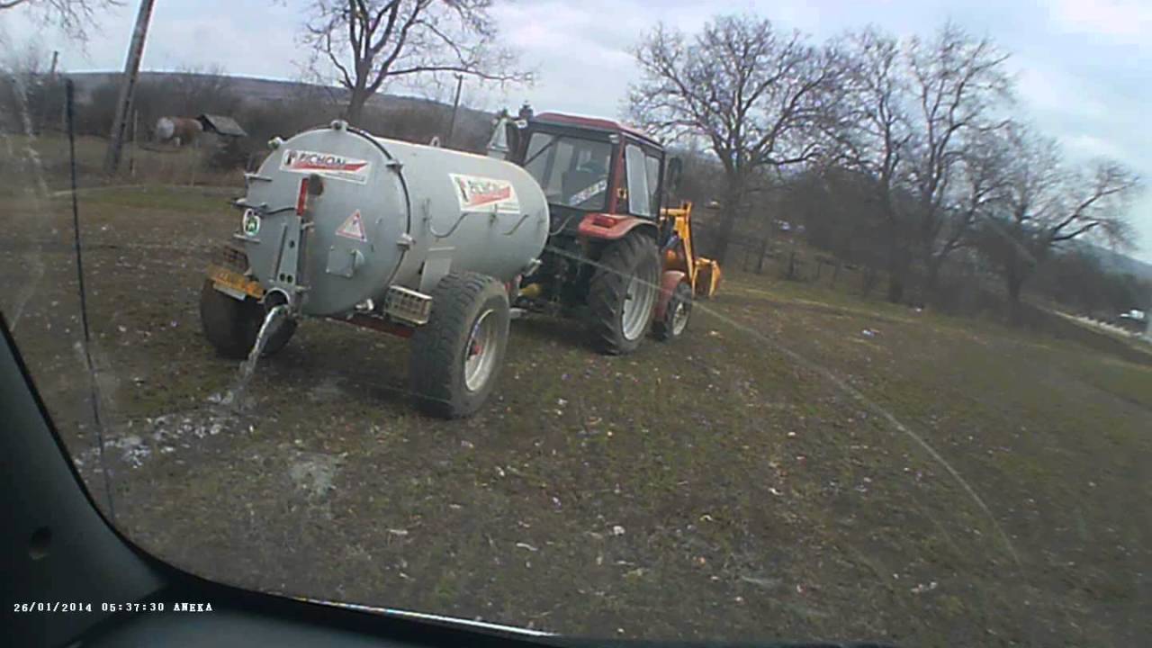 Vidanja Primăriei Găiceana aruncă mizeria lângă cimitir