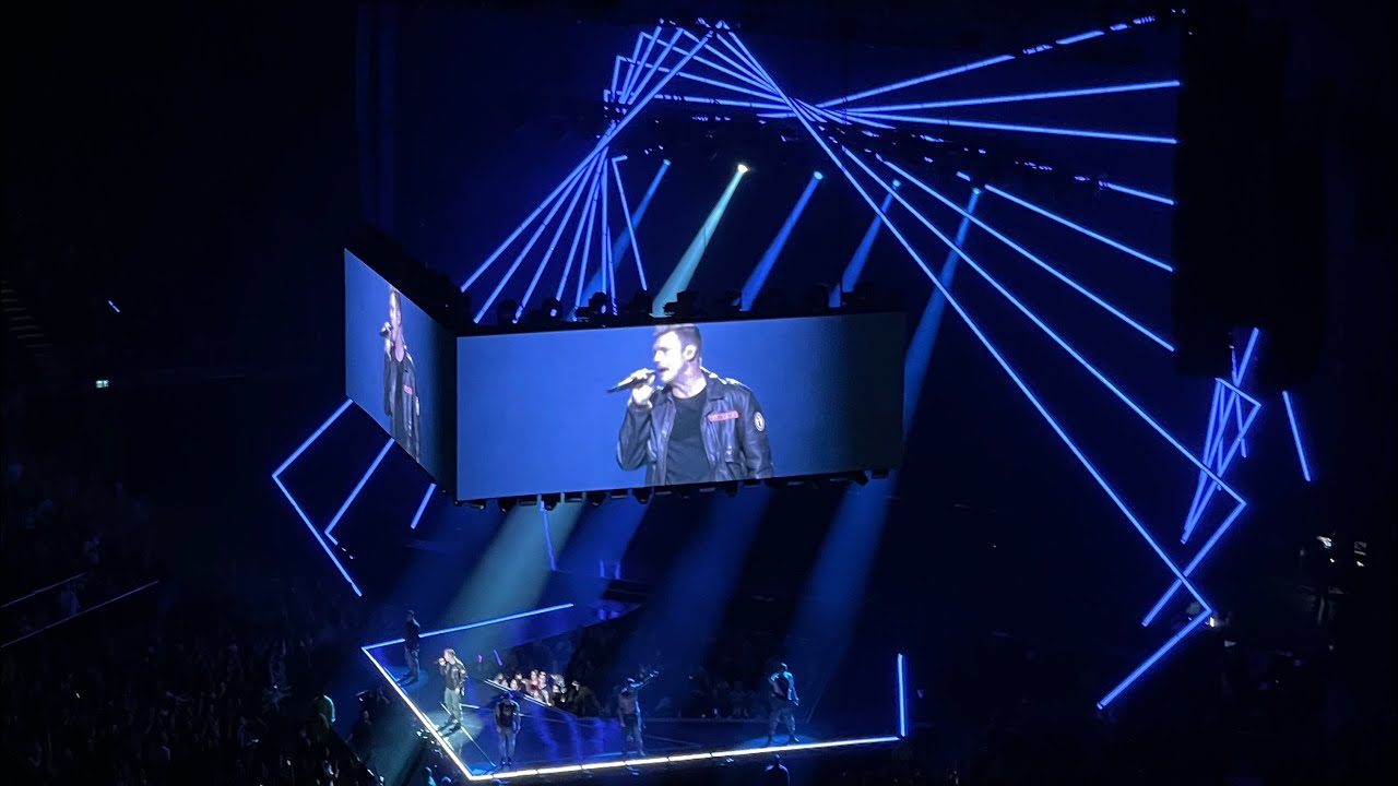 Nick Carter breaks down after Aaron’s death at London show | Full performance DNA tour