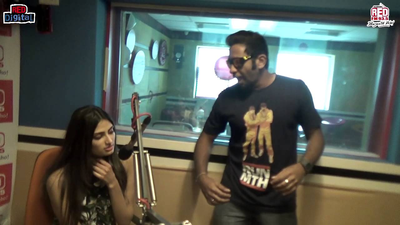 Red Weekend Stash with Athiya Shetty - Malishka