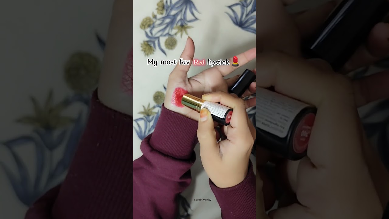 Classic Red Lipstick swatch💄 