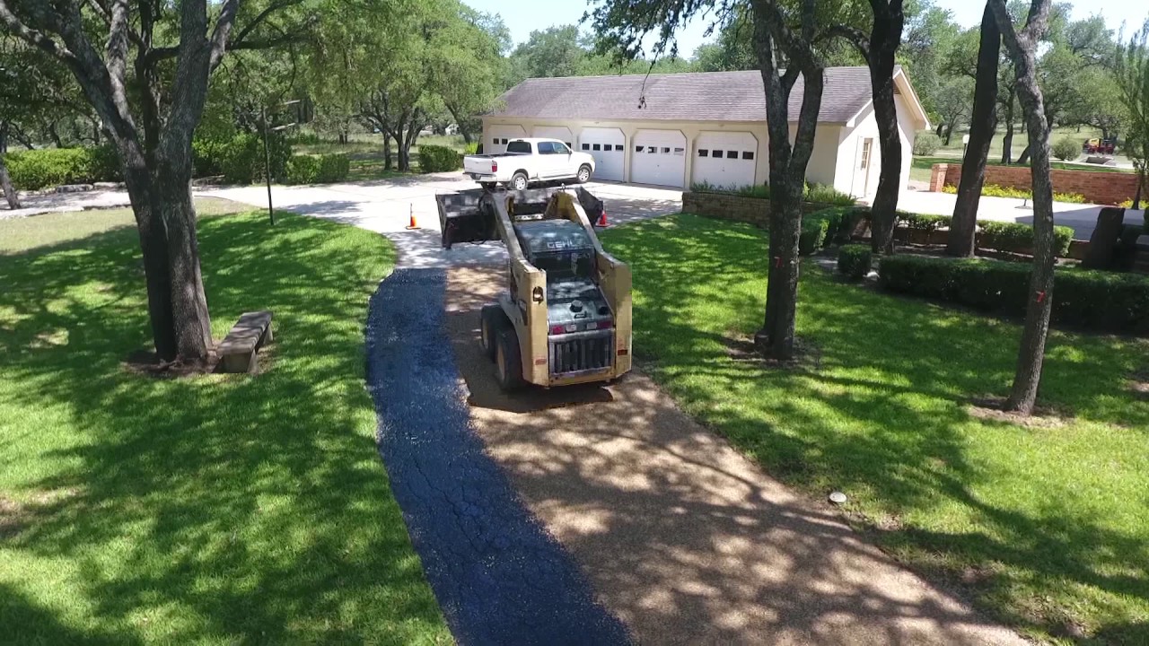 The Texan Paving crew installing a Tar & Chip 