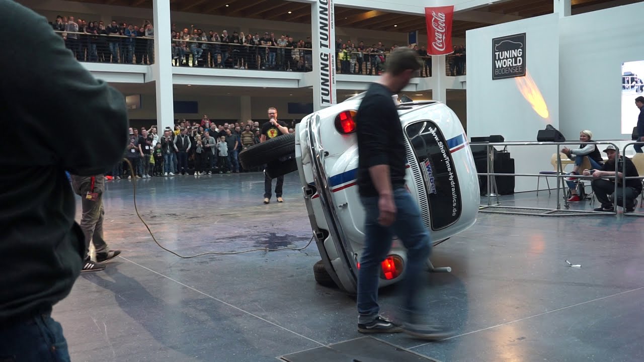 Lowrider Bug dancing at Tuning World by Showtime Hydraulics