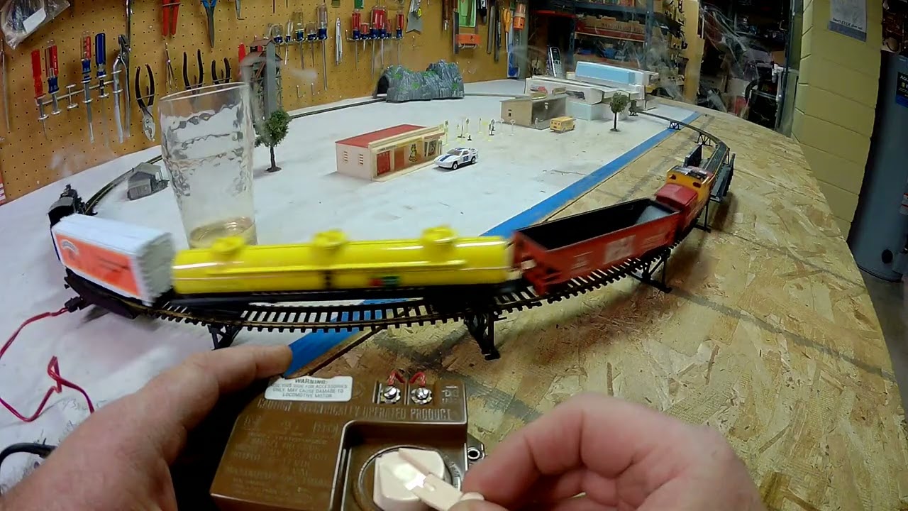 Reconditioned Bachmann HO scale 0-6-0 smoking steam freight set w/bridge and trestle set, structures