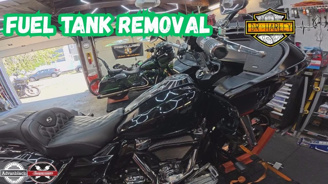 Как снять топливный бак с Road Glide 2024 года.