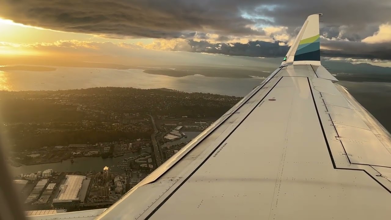 SkyWest 175 Landing in Seattle-Tacoma International Airport in October 2025
