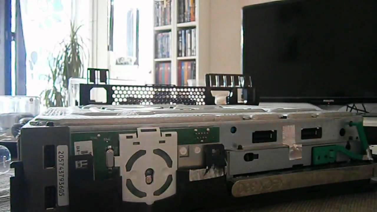 Xbox 360:n avaaminen ja putsaus