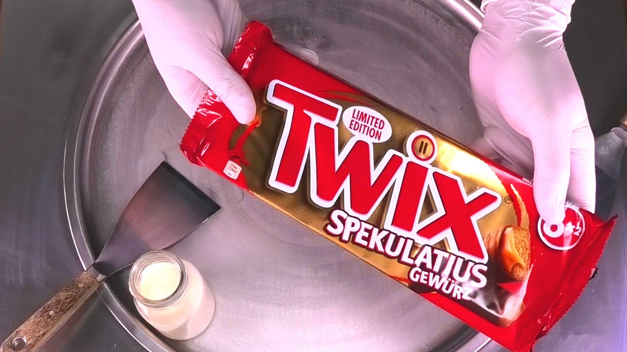 TWIX Ice Cream Rolls | TWIX Spekulatius rolled fried Ice Cream with Chocolate and Caramel | ASMR