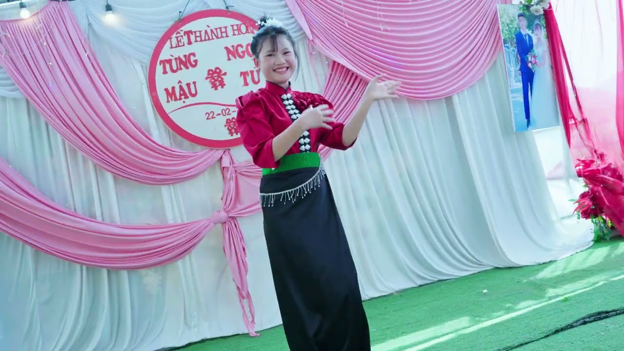 MUÁ LĂM TƠI EM GÁI XINH ĐẸP MÚA MỪNG LẼ THÀNH HÔN  TÙNG MẬU NGỌC TÚ