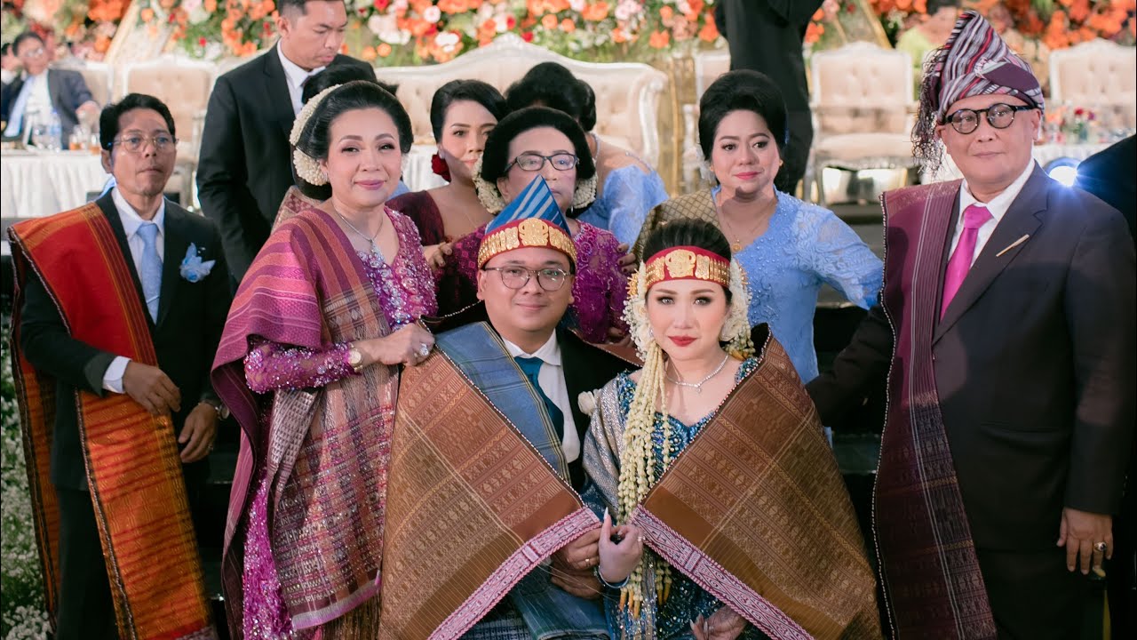 Prosesi Ulos Hela (Pesta Pernikahan Batak) | Ebony & Debora