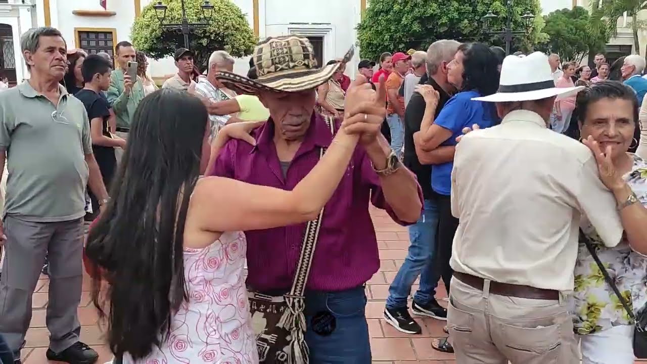 RUMBA CARRANGUERA: Fusión 4 te enseña a bailar en el Parque de Ocaña!