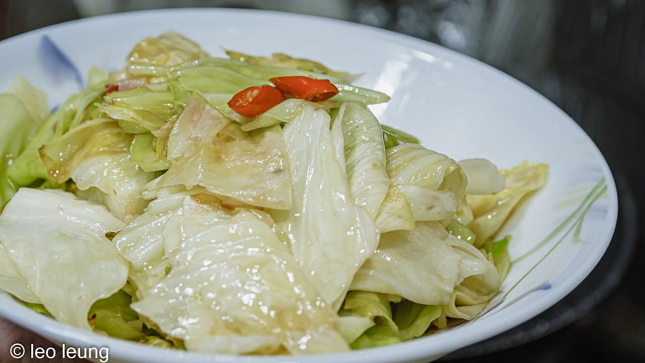 《廣東話影片》香港人的味道回憶——蒜茸炒手撕椰菜，大家只需要用6分鐘時間就能學會將平平無奇的炒青菜變成送飯神器，絕對是新手入門首選！