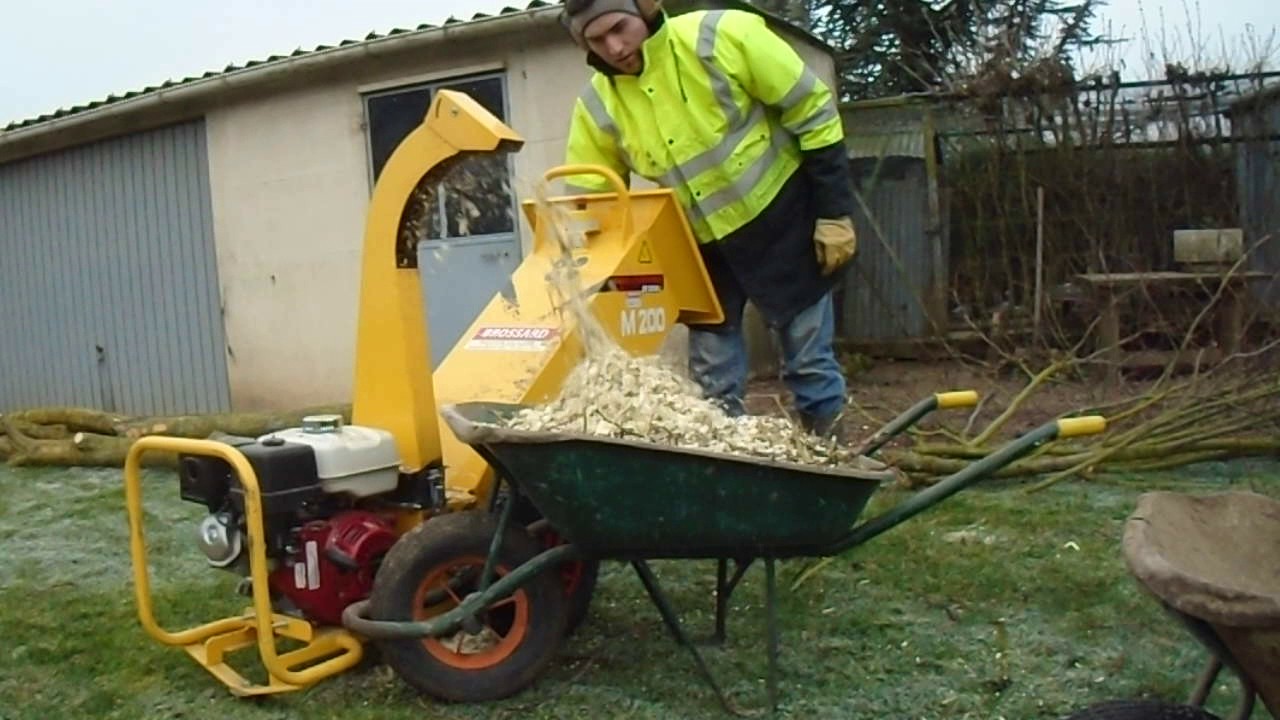 broyage tilleul avec jobeau M200