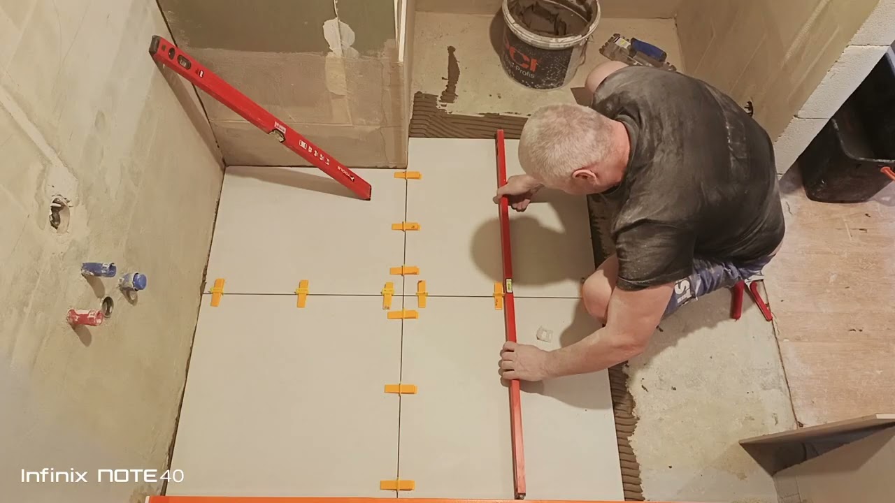Укладка плитки в ванной комнате 📏📏