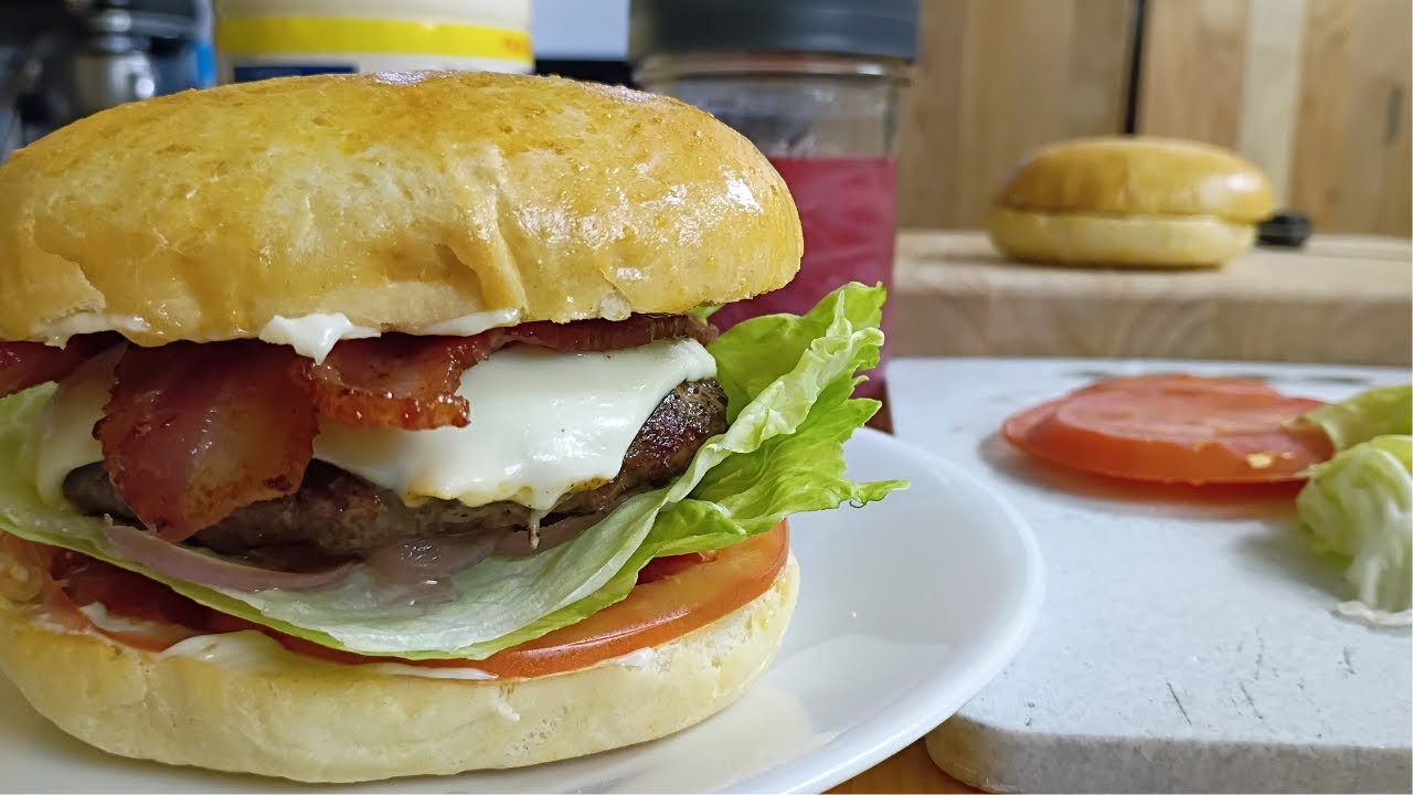 We Makes Cheeseburgers for Dinner! With fresh buns.