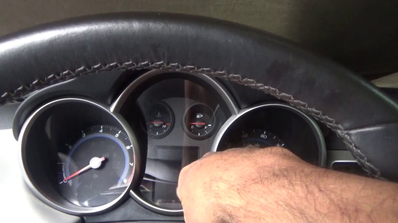 Проблемы с аккумулятором и усилителем рулевого управления Chevrolet Cruise 2014 года
