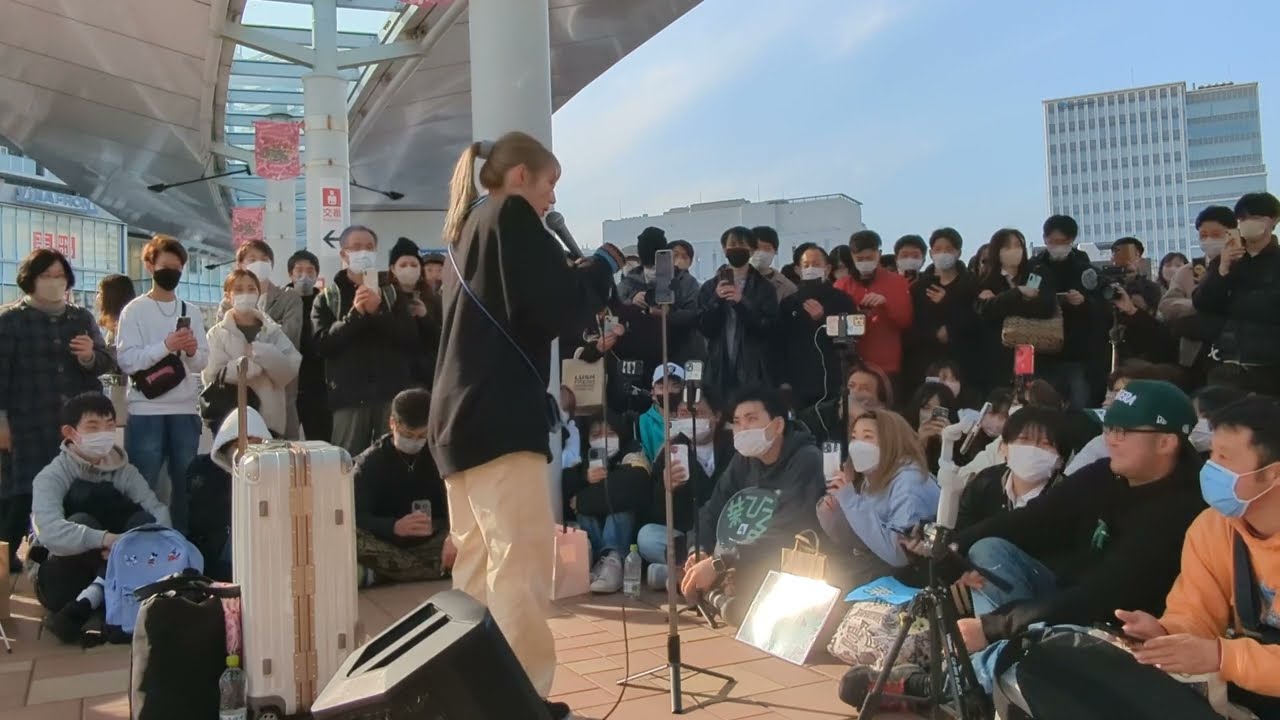 茉ひる（まひる）「Love Forever」2023.03.04　海老名駅ストリートライブ【体育座りで歌う話題の美女シンガーソングライター / 途中のんぴーさん登場！】加藤ミリヤ×清水翔太cover