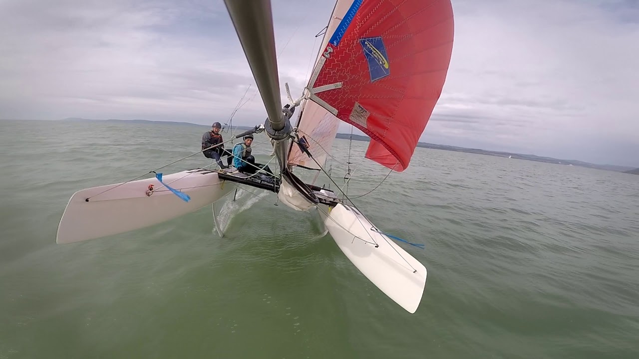 Nacra 17  rep&uuml;l&eacute;s, es&eacute;s kel&eacute;s