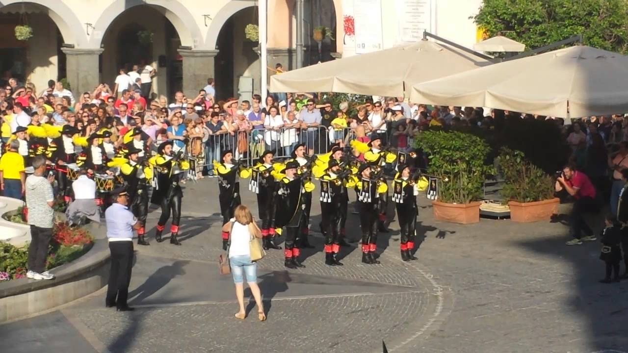 Trombonieri senatore 2014 entrata in piazza duomo