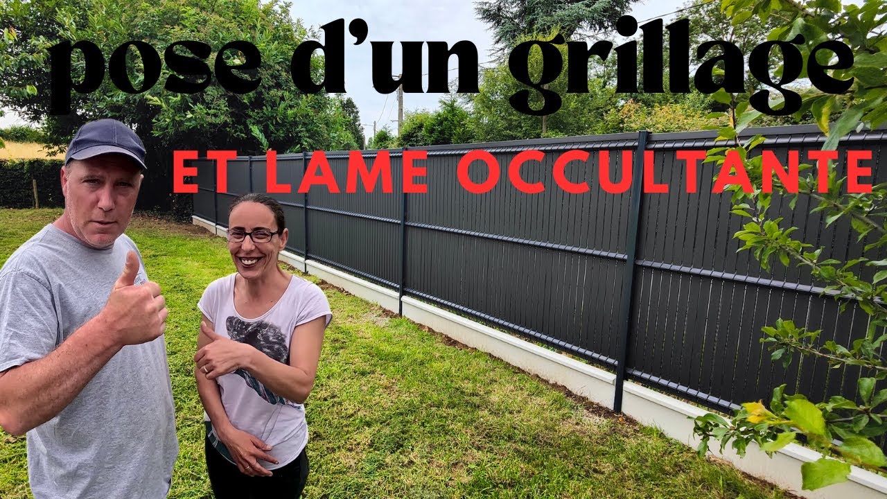 Comment Poser un Grillage Rigide avec Lames Occultantes pour Plus d'Intimit&eacute; et de S&eacute;curit&eacute;