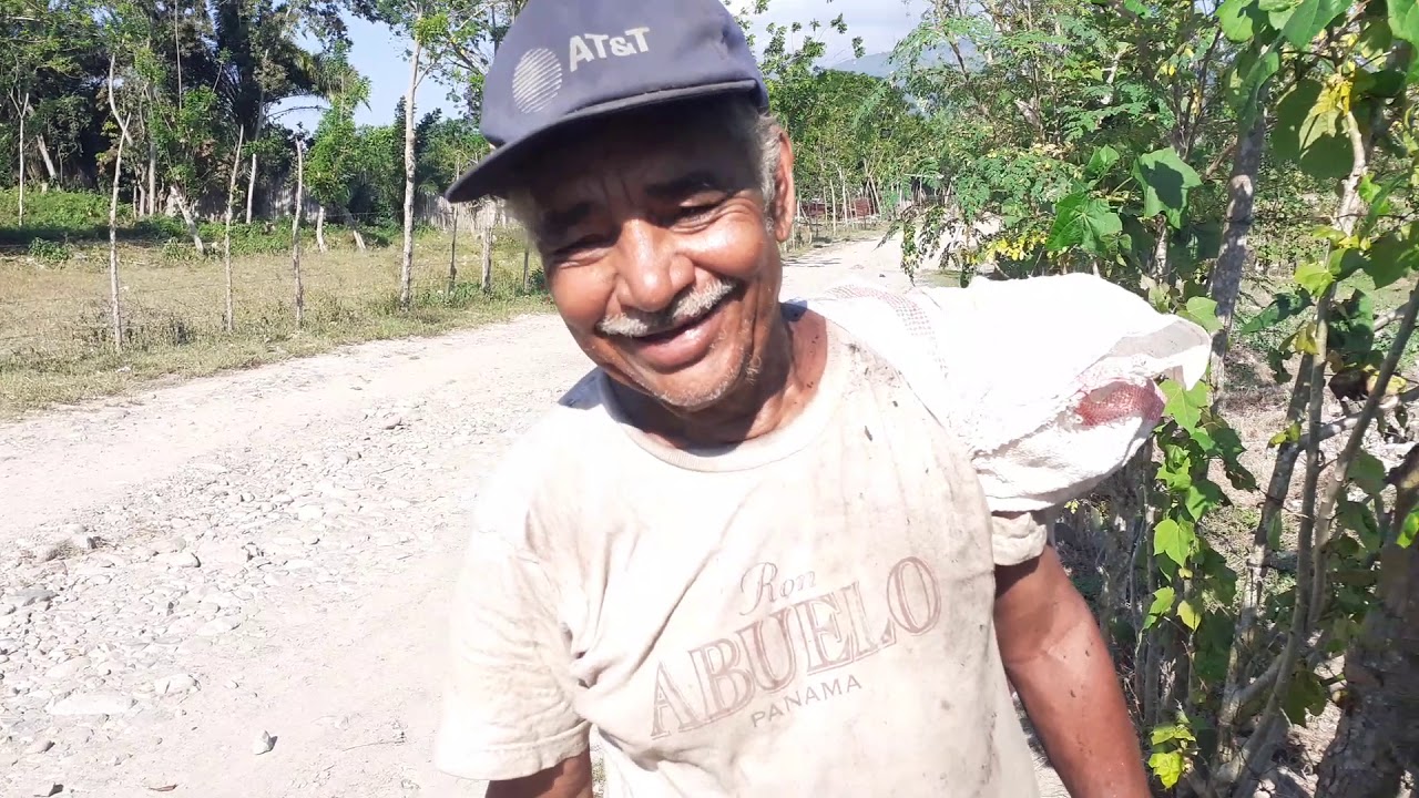 Don blas y el Rey de los Elotes fueron novios de la Muñeka y ella quería a Julio voltio
