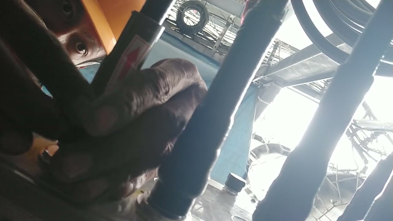 Pemasangan kabel jemper pada antena tower